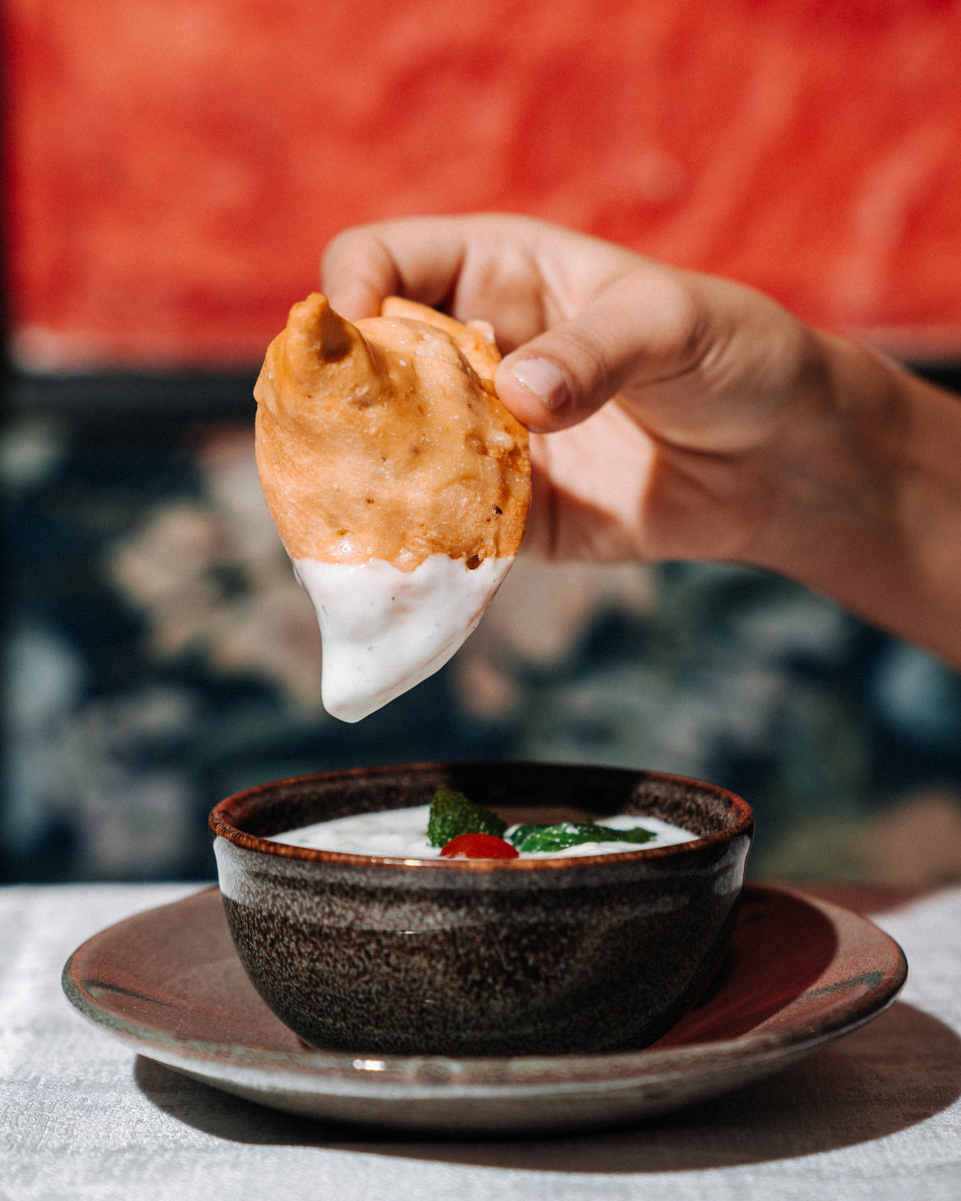 Samosa from the wooden board